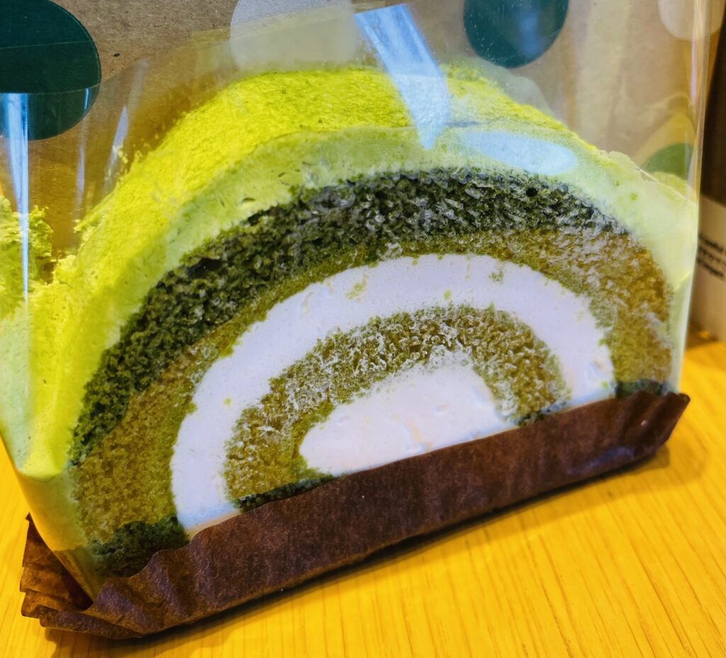 米粉の抹茶ロールケーキ